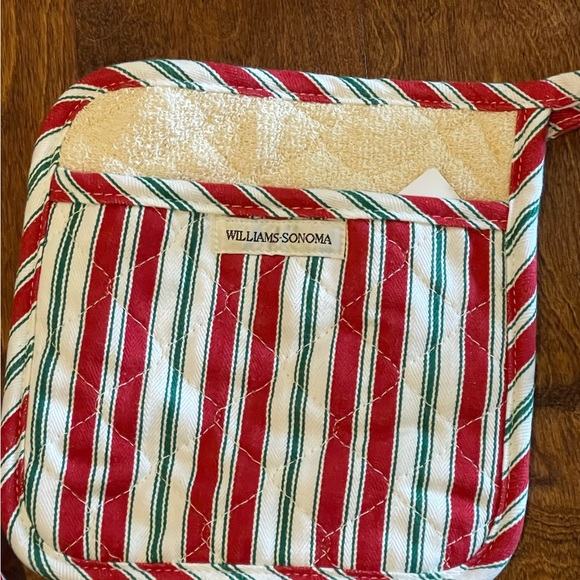 NWT 8 piece William Sonoma Holiday Stripe apron set for 4 w/ potholders - Picture 5 of 7